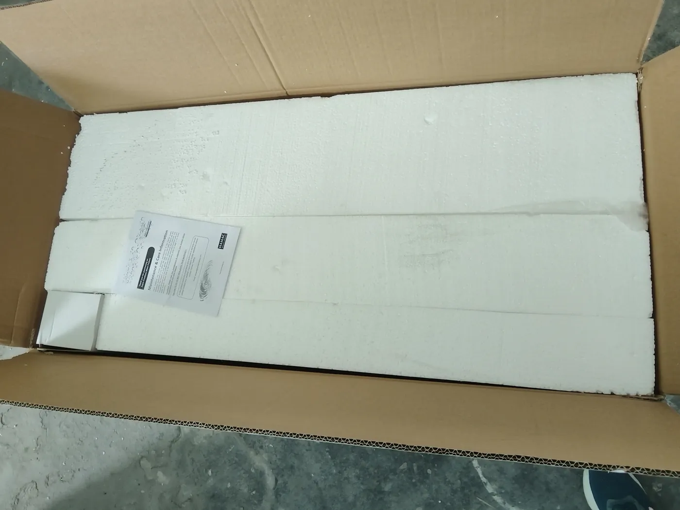 Opened PWFL8367 carton showing the upper protective foam insert